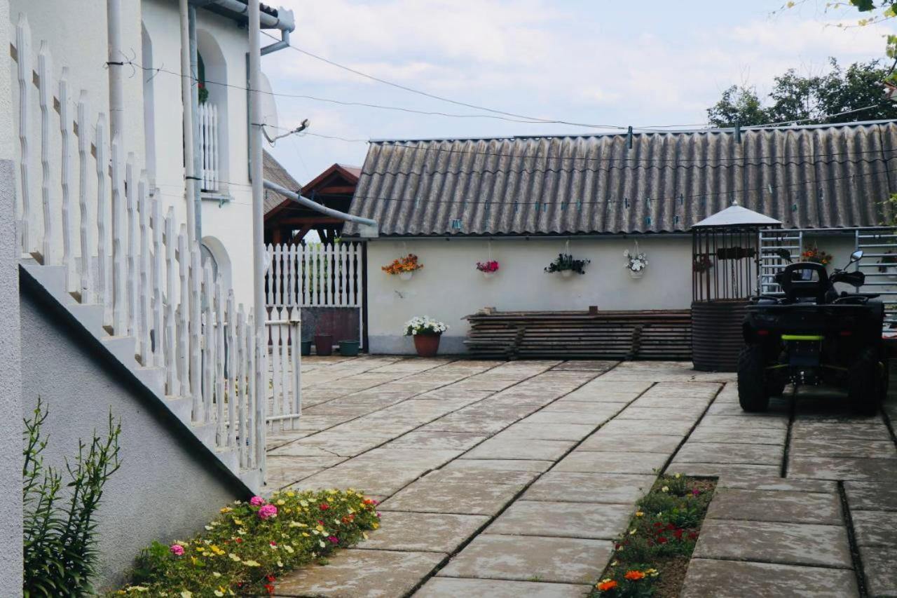 Садиба Анна - Термальні Води Косино Zapson Exteriör bild