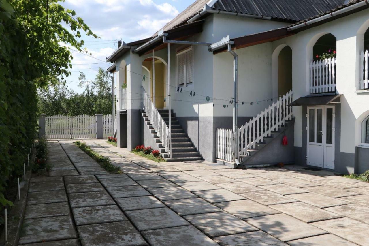 Садиба Анна - Термальні Води Косино Zapson Exteriör bild